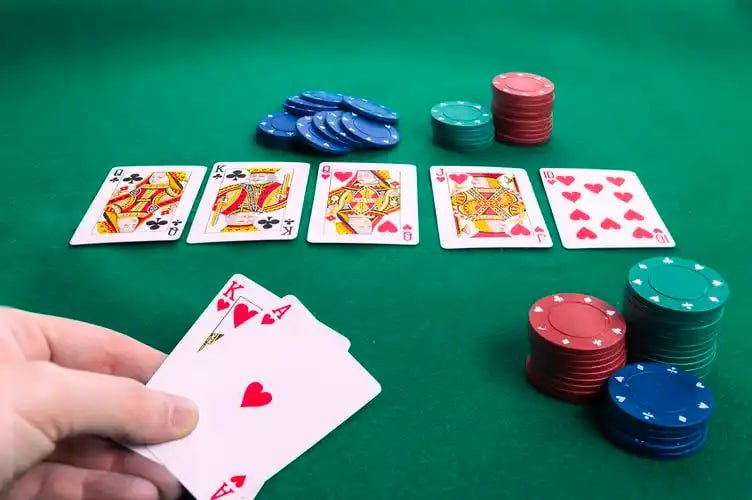 Tampilan halaman mobile sportsbook dan slot online wayang888 pada perangkat smartphone